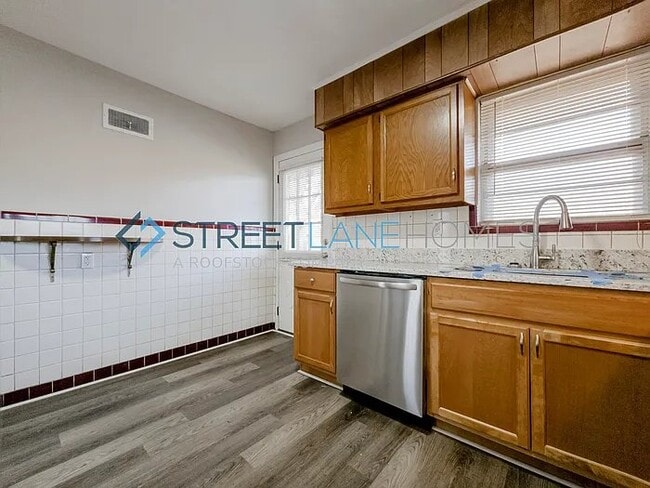 Photo - 1740 Carolyn Park Dr