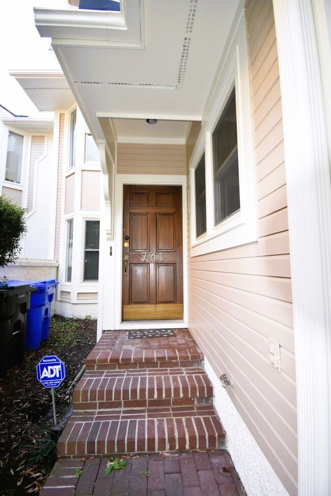 Photo - 3 Bedroom 2 Bathroom Townhome- Pets Considered