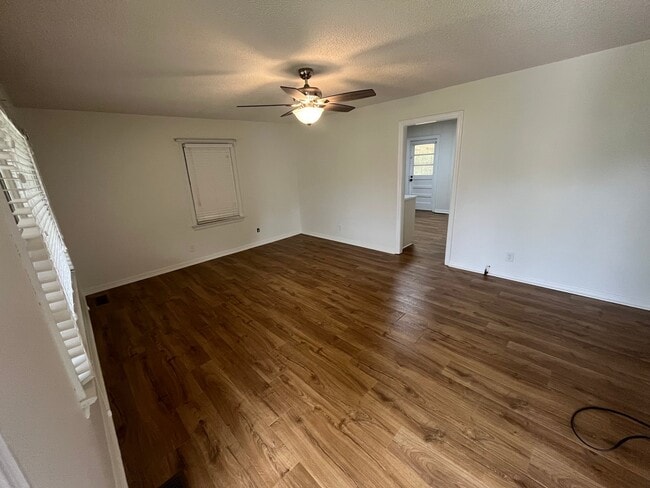 Photo - 128 N Leland Dr
