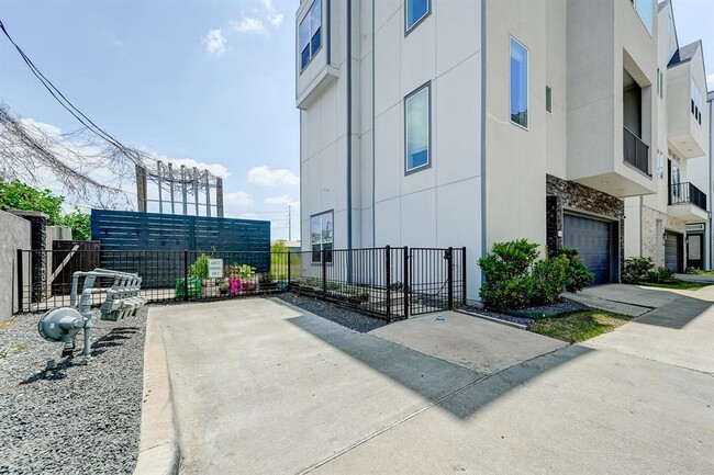 Photo - 8409 Hempstead Rd