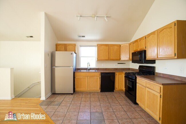 Photo - 2220 W Grand Ave Unit 2