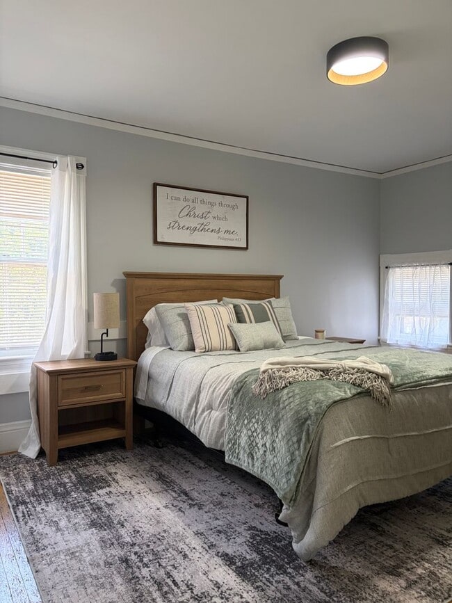 Building Photo - NO FEE!!   Watertown SINGLE-FAMILY home for rent with 6 beds/2.5 baths!!