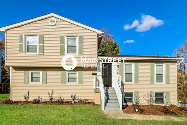 Building Photo - 4 Bedroom Pet-Friendly Home in LOUISVILLE, KY with Main Street Renewal