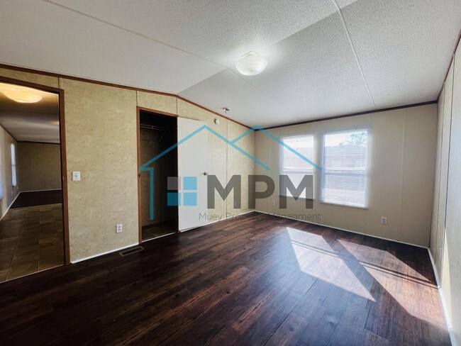 Photo - 303 Bryan St