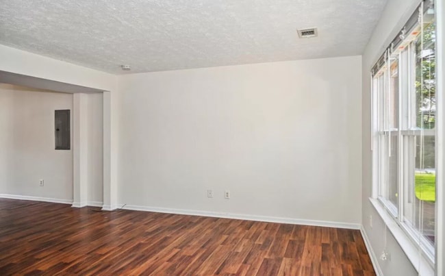 Photo - 3530 Sutherland Dr