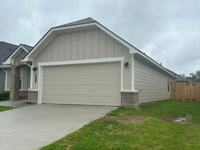 Photo - Bryan - 3 bedroom - 2 bath - 2 car garage - fenced in back yard - Brand New House - very new to B...