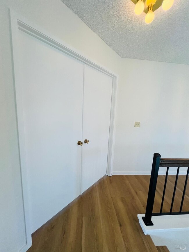 Photo - 111 Thresher Dr