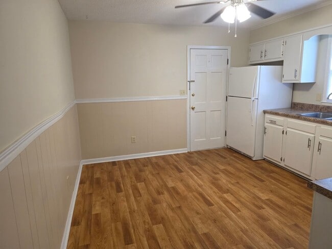 Photo - 4 Bedroom, 1.5 bath, 1 car garage, fenced in yard, under 25 dog may be permitted