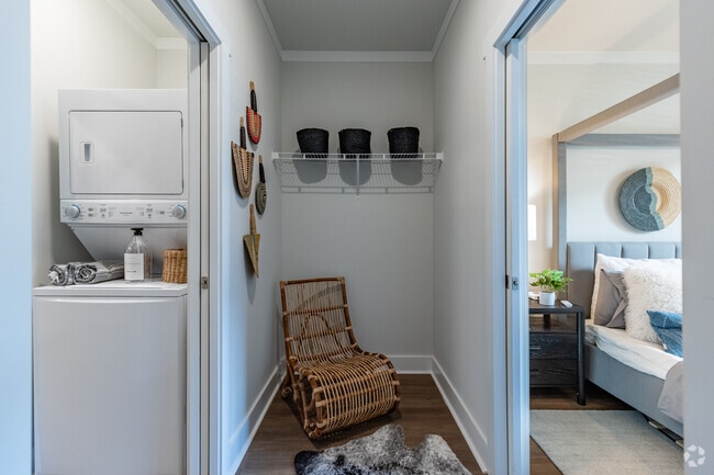 1BR, 1BA - 1D - 820SF - Walk-In Closet