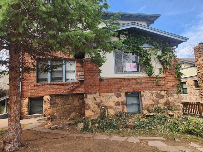3 Bedroom Home on the Hill - AVAILABLE NOW! - 3 Bedroom Home on the Hill - AVAILABLE NOW!