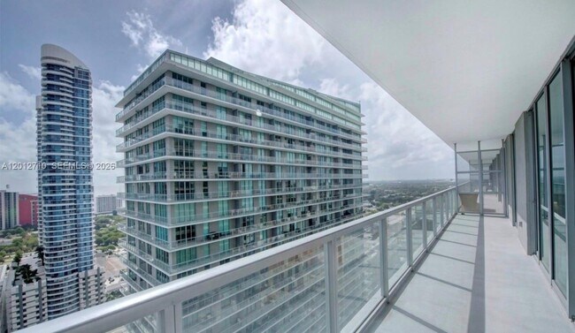 Building Photo - 1111 SW 1st Ave Unit 3517-N