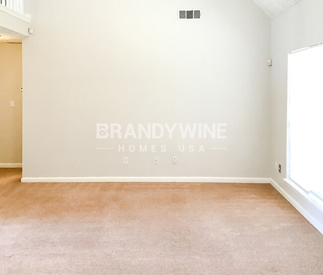 Photo - 305 Shadetree Ln