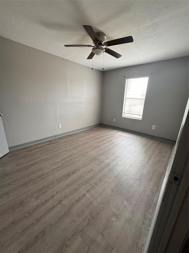 Photo - 610 Ferry Rd