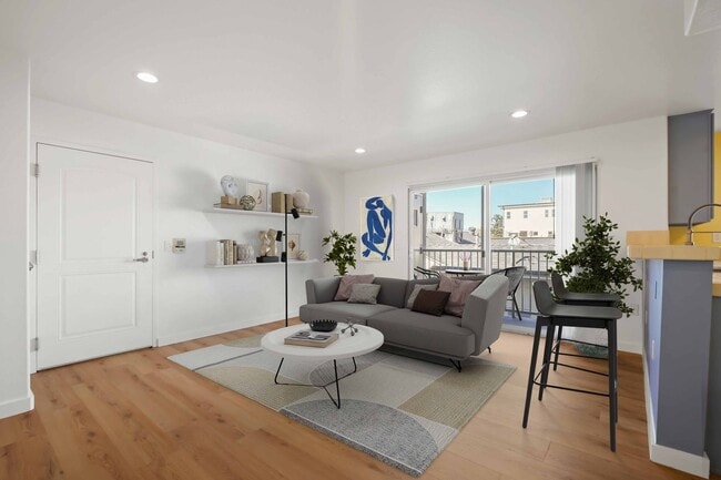 Building Photo - 3 Bedroom 2 Bath Apartment Unit 6534 Balboa Blvd #C Van Nuys, CA 91406