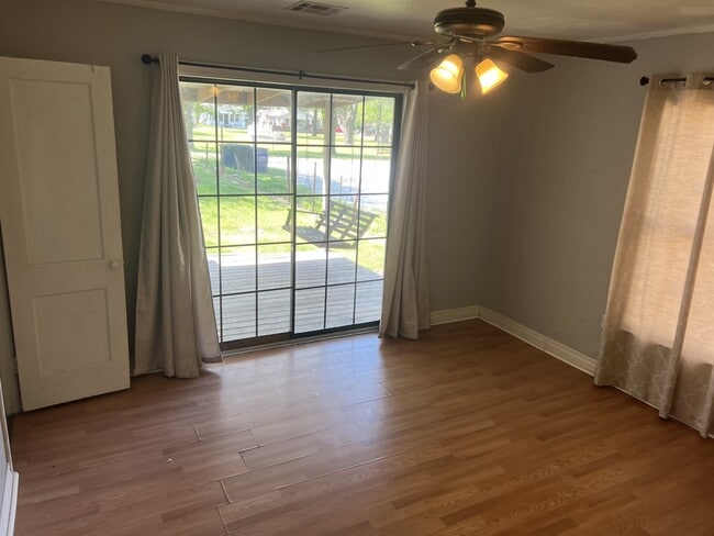 Photo - 809 E Main St