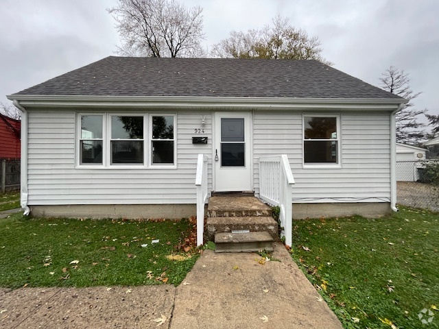 Building Photo - 924 Fairway St Rental