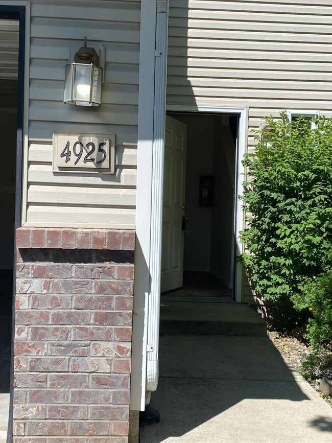 4909-4925 Jasmine