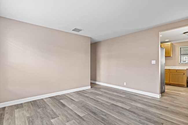 Building Photo - 3717 Pinewood Ave Rental