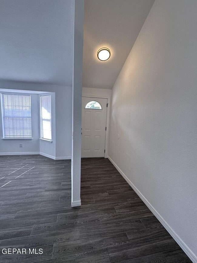Photo - 5884 Doniphan Dr