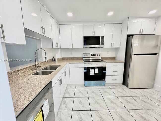 Photo - 1075 Riverside Dr Unit 302