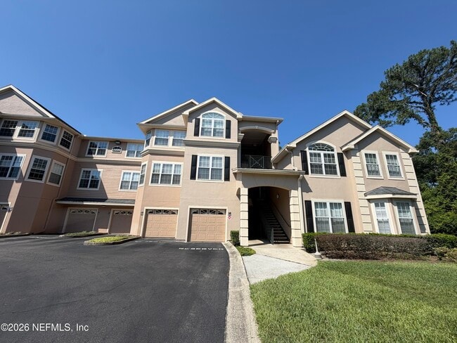 Building Photo - 13810 Sutton Park Dr N Unit 1437
