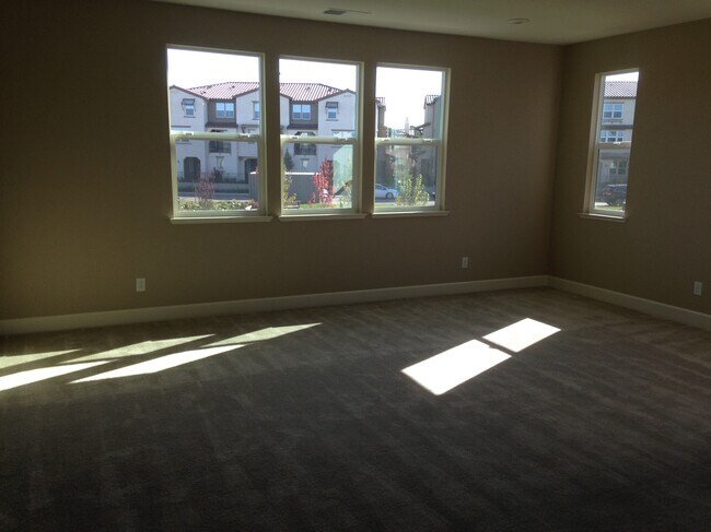 Photo - 1250 Gusty Lp