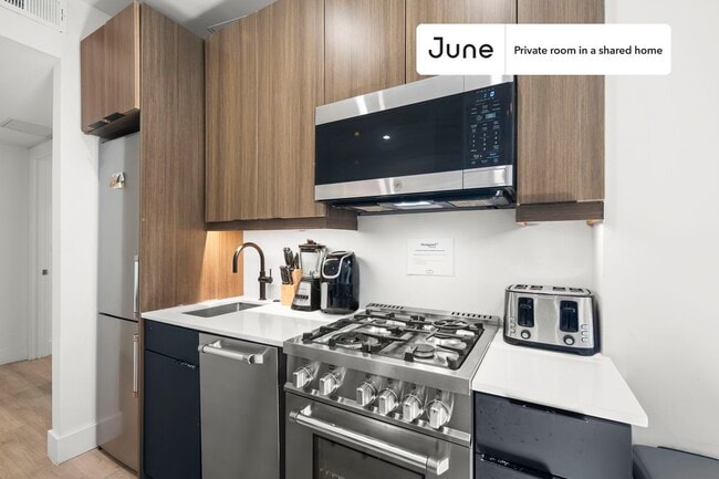 Room in Shared 3 bed/2 bath home in Dupont Circle