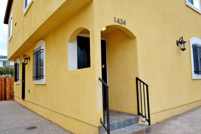 1434 Ricardo St