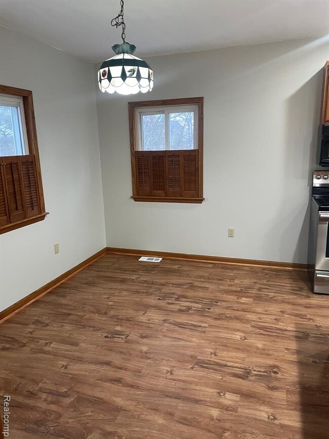 Photo - 239 Oxford Lake Dr