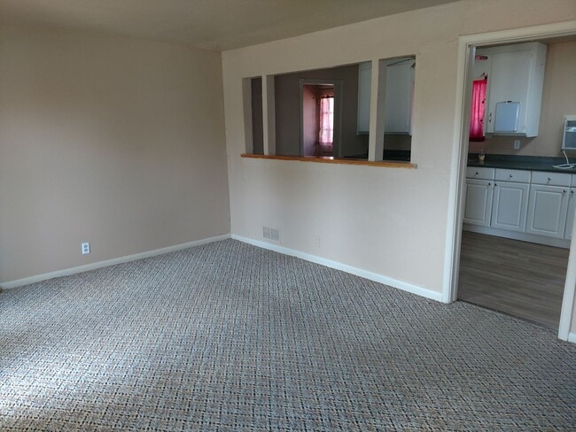 Photo - Move in SPECIAL. 1/2 off first full months...