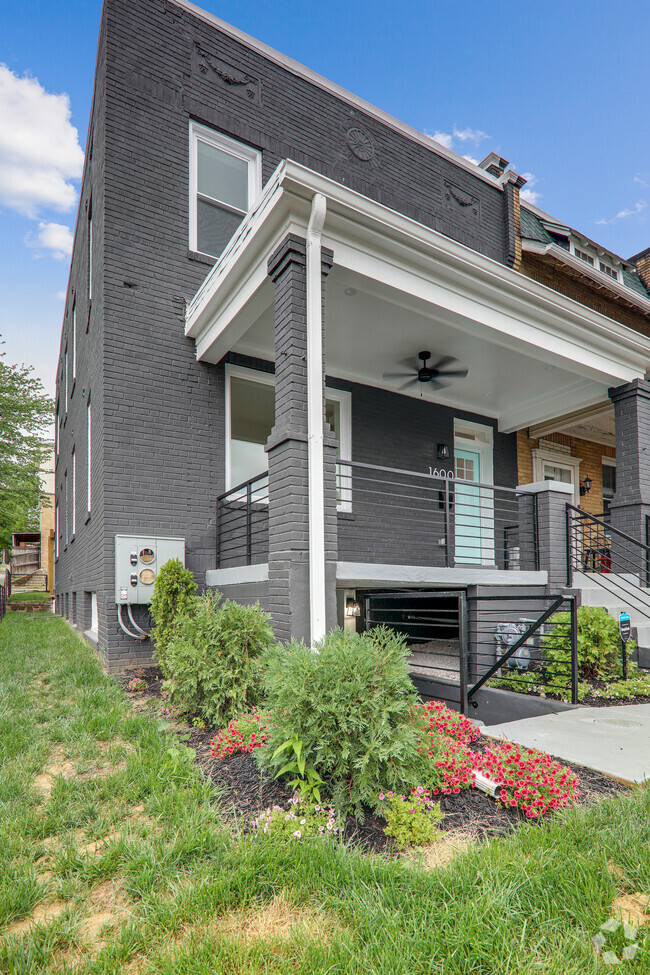 Building Photo - 1600 Trinidad Ave NE Unit #B Rental