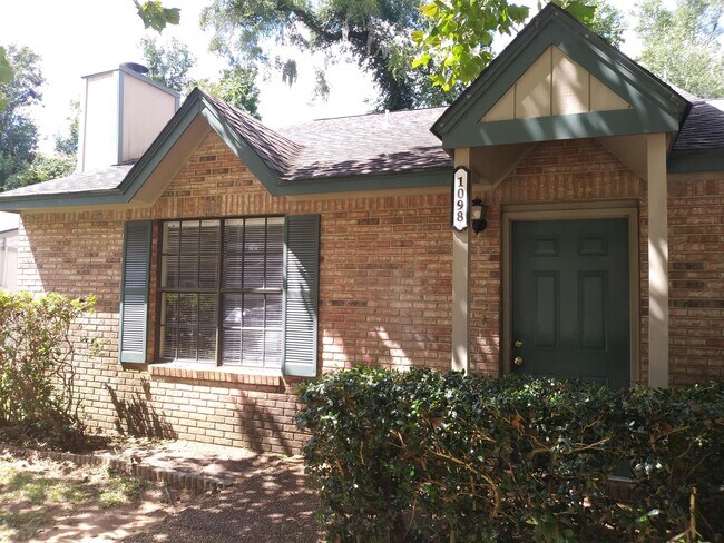 Photo - 1098 Rockbrook Ct