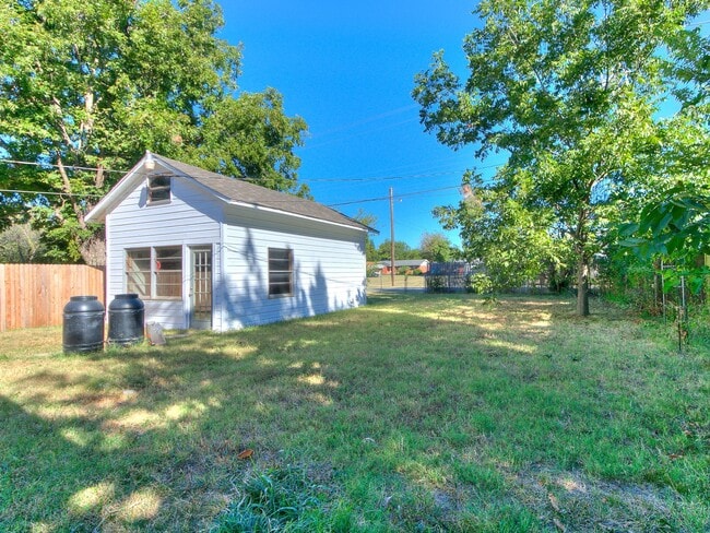 Photo - 703 Dakota St