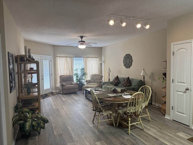 Photo - 2651 S Juniper St