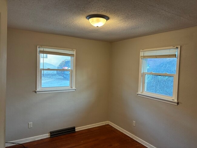 Building Photo - 1505 Benton St Unit 1507