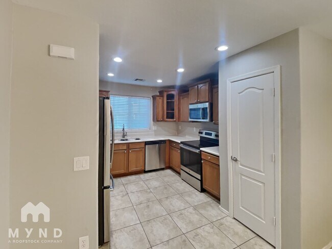 Photo - 2566 E Boston St