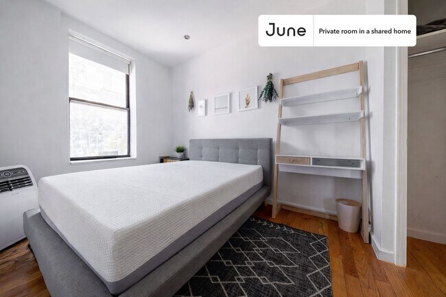 Room in Shared 3 bed/1.5 bath home in Central Harlem