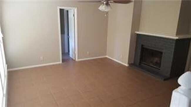 Photo - 507 Algerita Dr Unit 1