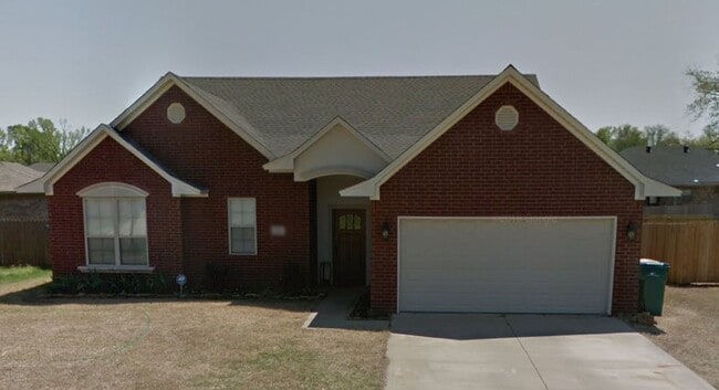 Building Photo - 310 Ashbrook Ln