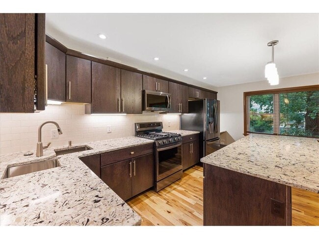 Building Photo - 401 Ridgewood Ave Unit 104