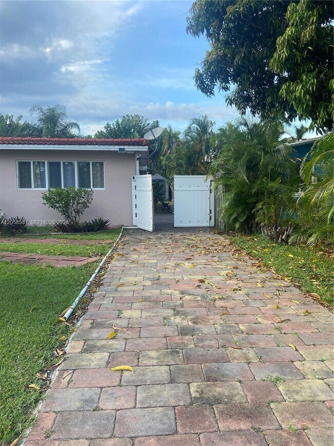 Photo - 2349 NE 9th St