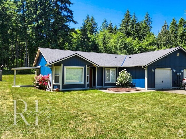 Building Photo - Quiet 3BR Duplex with Garage & Big Yard on... Rental