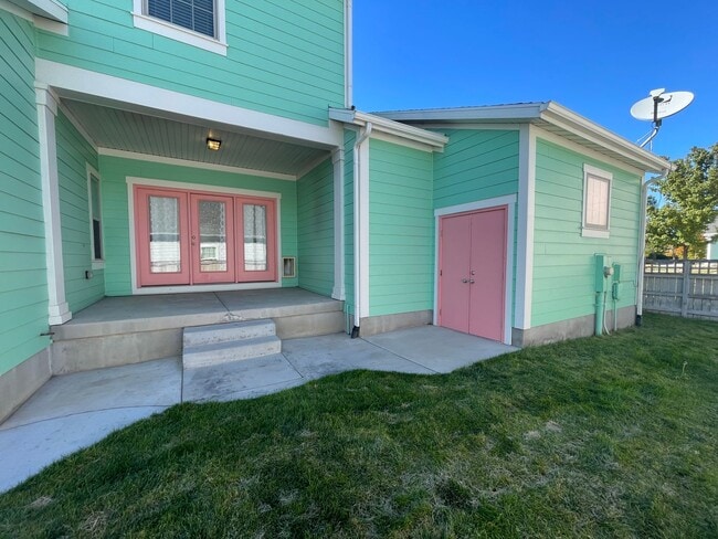 Photo - Beautiful 5 Bedroom Home in Daybreak