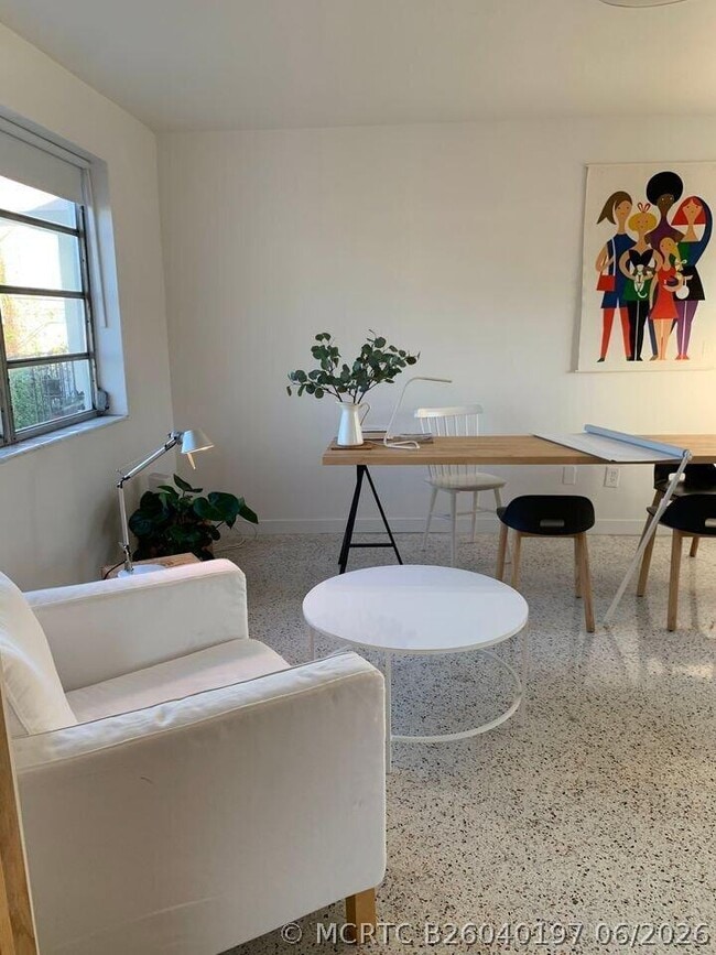 Photo - 649 SW 9th St Unit 301