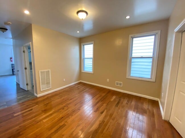 Photo - 186 Oakwood Pl