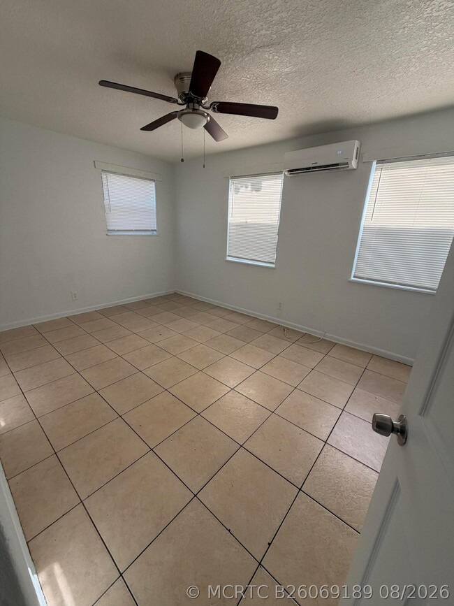Photo - 646 Latona Ave Unit Apt 1