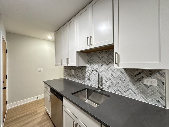 Photo - 516 W Aldine Ave Unit A02W