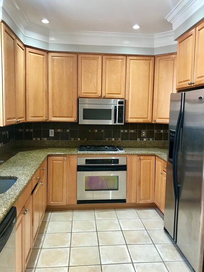 Photo - 4 Story Arlington Home / With Garage Parking in Stellar Location!