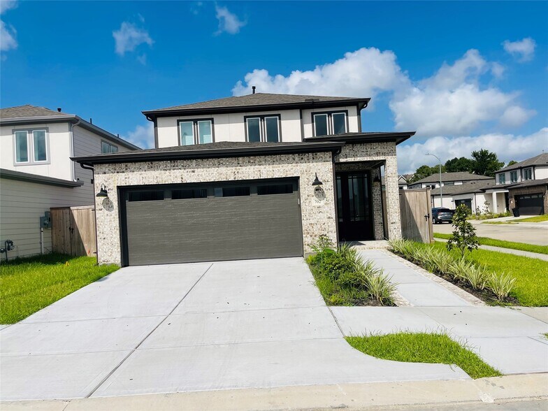 702 Sonfield Dr