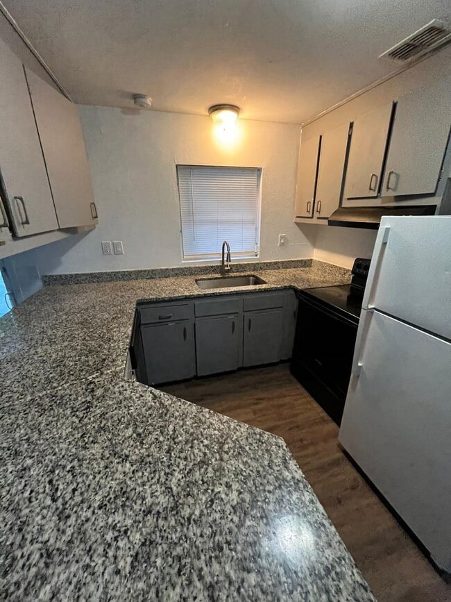 Photo - 1107 Calvary St